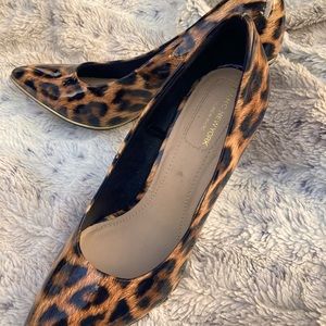 Slightly worn women’s leopard heels size 7